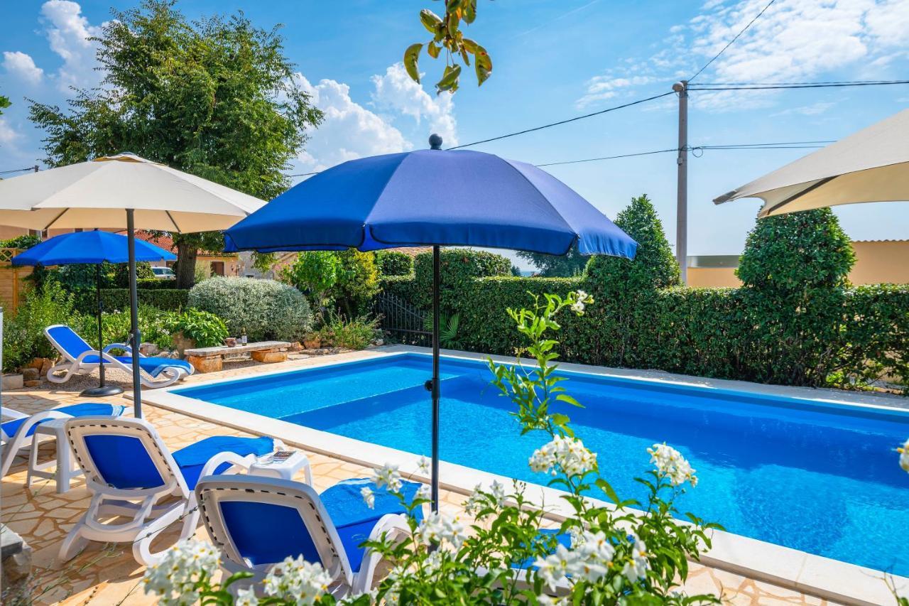Villa Margerita With Private Pool, Yard And Parking Kaštelir Exterior foto