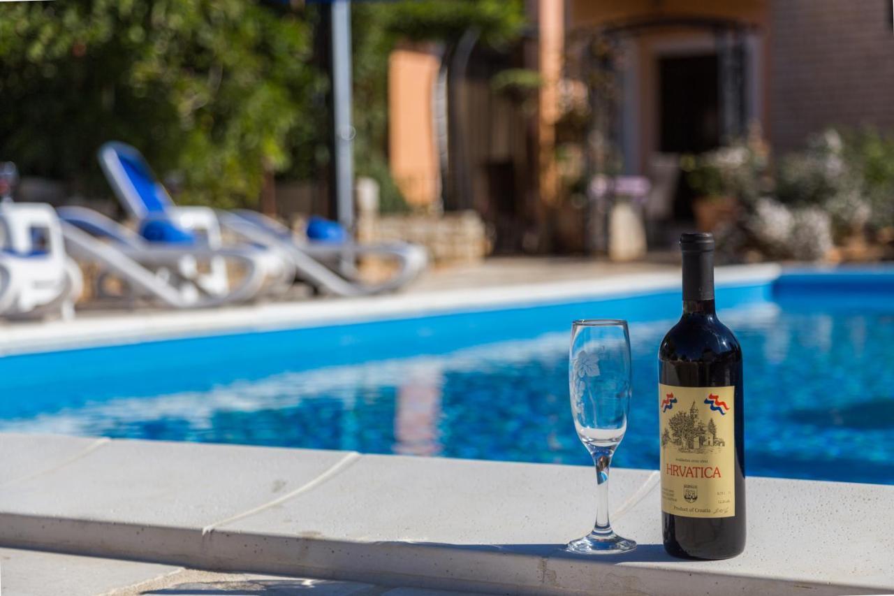 Villa Margerita With Private Pool, Yard And Parking Kaštelir Exterior foto